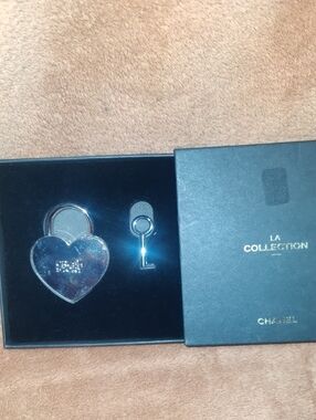 CHANEL Silver Heart Padlock & Key La Collection